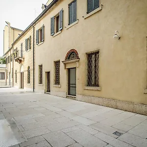 arena-easy-suites.hotelinveneto.com/