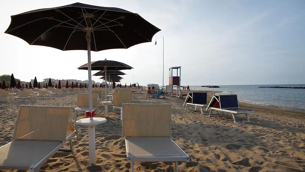 Duomo Hotel Rimini 4*,